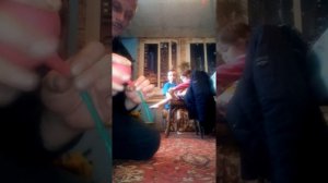 Надуваем шарики с помощью клизмы