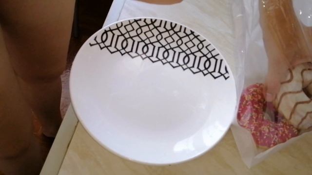 VLOG: ВЫБИРАЮ НОВЫЕ КРОССОВКИ! ОТВЕЛИ ДОЧЬ К БАБУШКЕ, А САМИ УШЛИ ГУЛЯТЬ В ЛЕС! ВКУСНЫЕ ПОНЧИКИ! смотреть онлайн