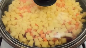 Овощи для винегрета в сковородке