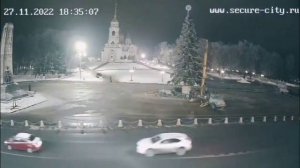 На Соборной площади Владимира установили главную новогоднюю елку