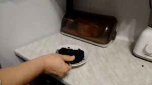 Жарим семечки в микроволновке.