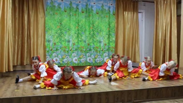 Танцевальный коллектив ,,Фантазия,, танец-*А я не хочу,не хочу по расчёту!* смотреть онлайн