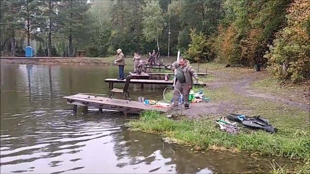 Активный клёв форели после зарыбления. Верхний пруд. Клёвое место Лосиный остров. смотреть онлайн