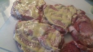 Отбивные из свинины в горчичном маринаде