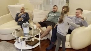 Продолжатель рода и фамилии: Трогательное видео Игоря Крутого с новорожденным внуком