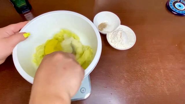 Оладьи из кабачков.Кабачковые оладьи без соды!Рецепт соуса!простой рецепт оладьев из кабачка.Оладки