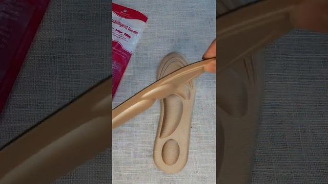 Анатомические стельки,  очень удобные. Размер универсальный