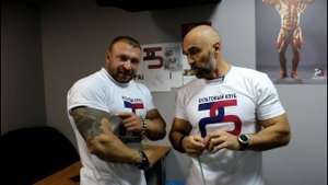 ЗАМЕР БИЦЕПСА. Папа Смит и Вадюха показывают как надо.