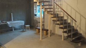 Модульная лестница на второй этаж с поворотом на 90 градусов