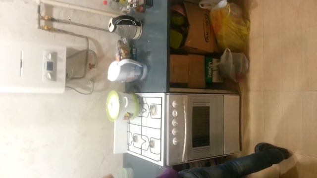 Вода течёт ручьём с потолка жителей дома в Ставрополе смотреть онлайн