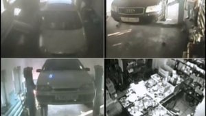 Автомобиль упал с подъемника