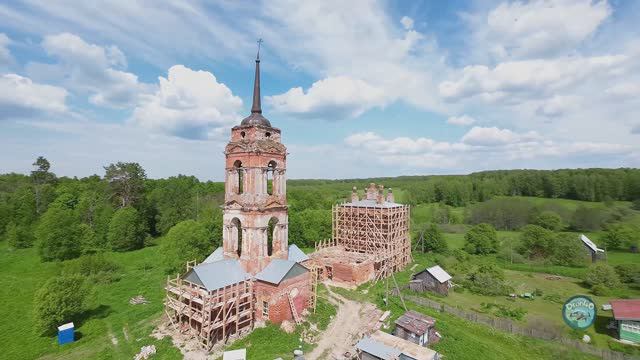 Полёт по заброшенной усадьбе Дольское