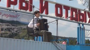 Башкирская народная песня "Шаль вязала" на баяне.