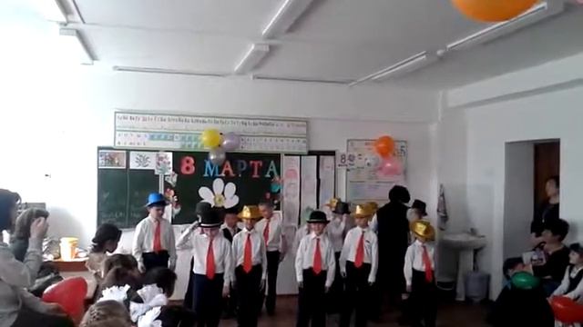 8 марта мальчики поздравляют девочек смотреть онлайн