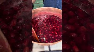 Азербайджанская кухня. Кизиловое варенье. Zoğal mürəbbəsi.