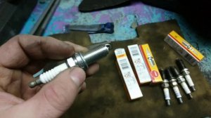 Замена свечей и наблюдение на Пежо 407.