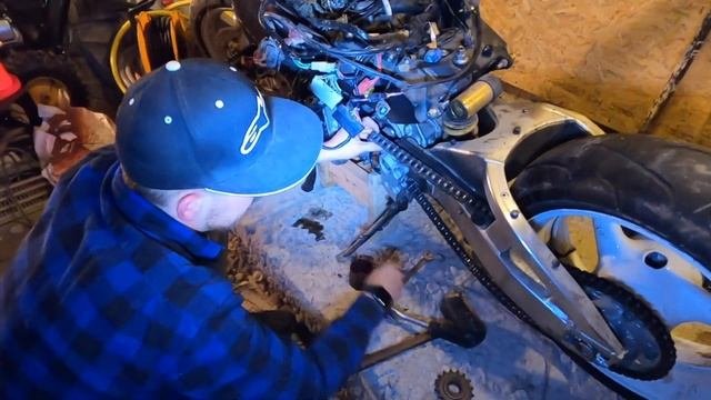 ЛОМАЮ СПОРТБАЙК #5 РАЗОБРАЛ СПОРТБАЙК. СНЯЛ ДВИГАТЕЛЬ. HONDA CBR954RR REBUILD. СТРОЮ МАСТЕРСКУЮ