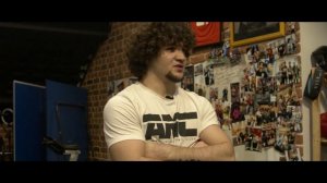 "Когда кто-то лает за твоей спиной, не стоит обращать на это внимание!" - Амирхан Оев