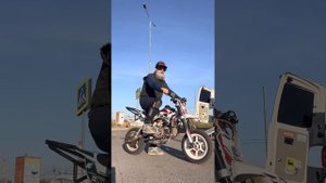 Как делать вилли с ноги с места на пите НАЧАЛО! #питбайк #питбайкер #питбайки #вилли