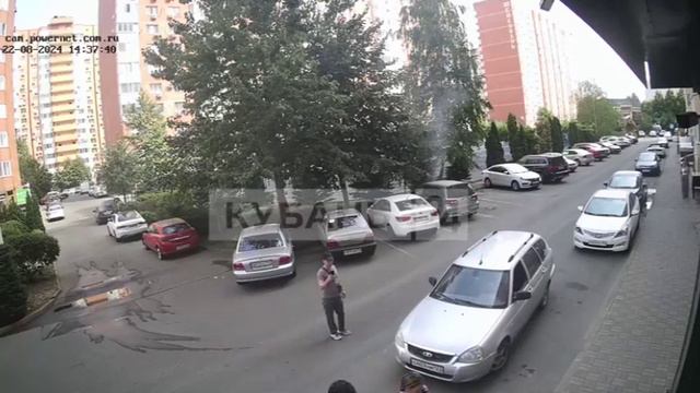 Двое неизвестных подожгли машины возле парка «Краснодар»