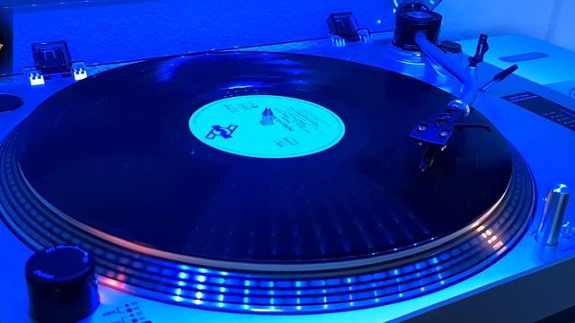 DEPECHE MODE - "VIOLATOR" - ALBUM - SIDE "A" - HQ AUDIO - / 4K VIDEO смотреть онлайн