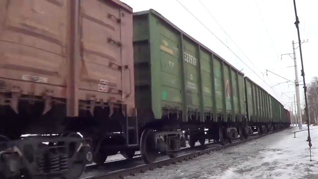 ВЛ11-378 с длинным грузовым поездом, станция Люберцы 1 смотреть онлайн