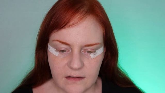 Il Makiage foundation on pale skin + electric teal-green eyeshadow look смотреть онлайн