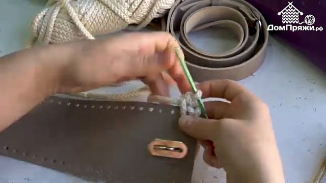 Круглая сумка из шнура и кожаной фурнитуры. Вяжем крючком с ДомПряжи.рф