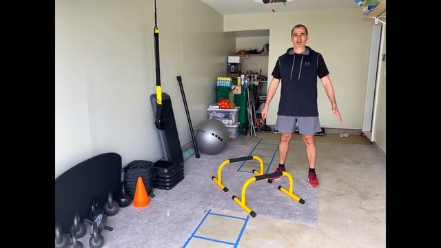 How to use parallettes? Try this beginner workout! смотреть онлайн