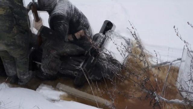 Снегоход почти провалился под лед смотреть онлайн