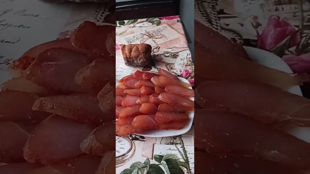 Вакуумируем бекон и бастурму.