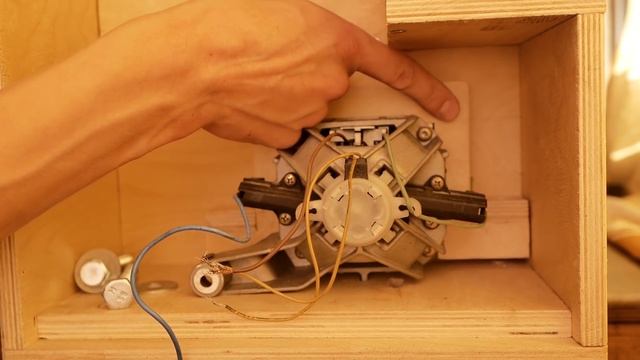 Как сделать гриндер из дерева чтобы точить ножи. Handmade Wooden Grinder.