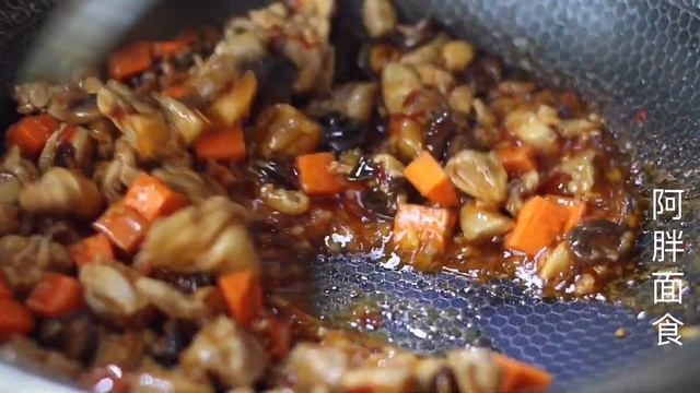 豆腐这样焖太香了，滑嫩入味，上周吃了3次，汤汁还能蘸馒头~【阿胖面食】