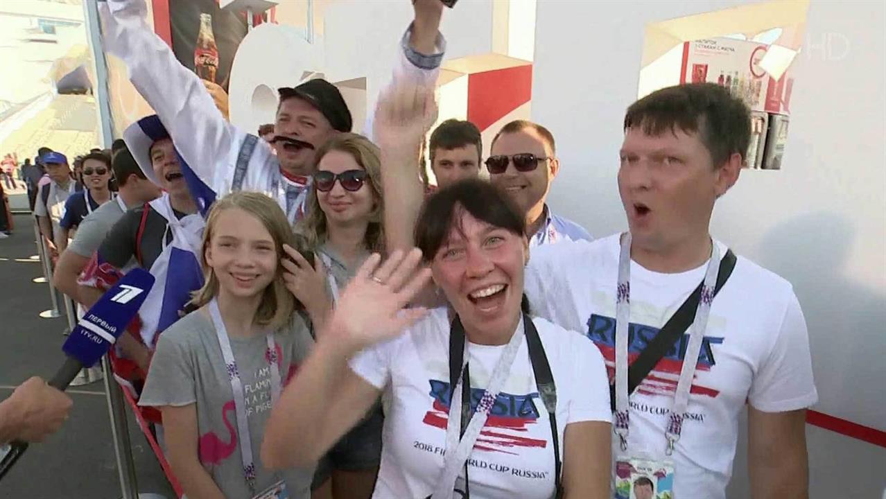 Свои места на стадионе "Фишт" занимают болельщики России и Хорватии