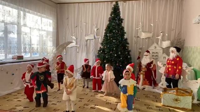 Средняя группа "Солнышко".Танец "Морозят" смотреть онлайн