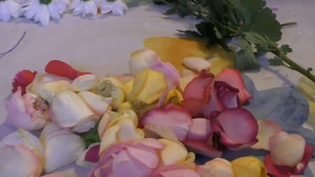 Делаем гирлянды для Божеств каждую субботу. смотреть онлайн