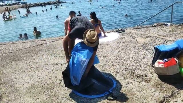 Как свернуть пляжную палатку . How To Roll Up A Beach Tent
