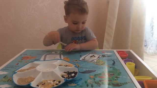 СЕНСОРНЫЕ ИГРЫ/Банки с крупой/Sensory games