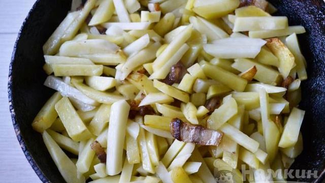 Картошка жареная на свином сале с луком