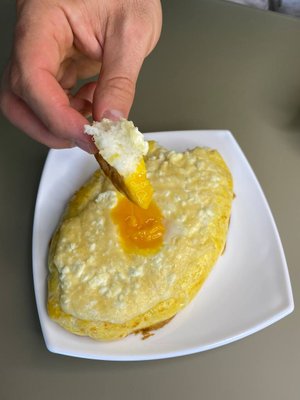 Творожное хачапури.