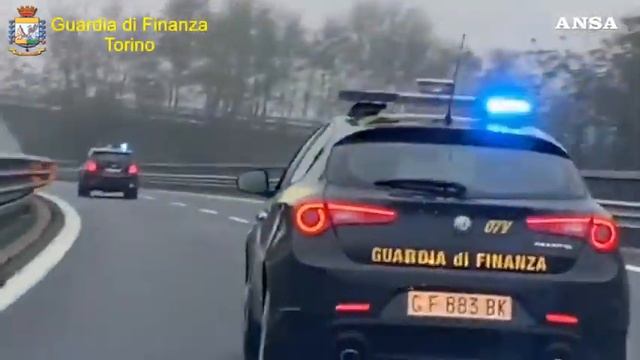 Farmaci e medicinali dalla Cina nascosti nei magazzini:... смотреть онлайн