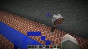 СПРЯТАЛСЯ С БАБКОЙ ГРЕННИ ПОД КРОВАТЬЮ ОТ ГЛОТКА ПОЖИРАТЕЛЬ В МАЙНКРАФТ SCP MINECRAFT GRANNY