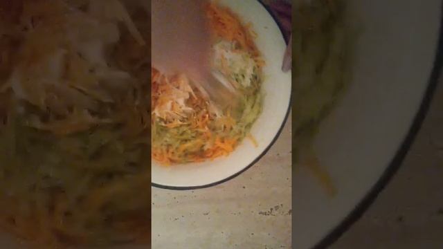 Салат. Легкий и вкусный салат. Минимум затрат и максимум удовольствия от вкуса))) смотреть онлайн