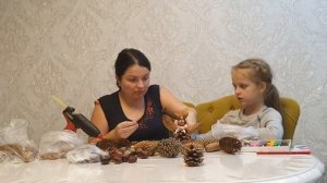 Делаем поделку из шишек, каштанов и желудей?