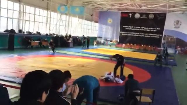 Выиграл соревнования по рукопашному бою смотреть онлайн