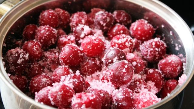 Вишневый пирог из творожного теста