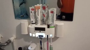 Держатель для зубных щеток с УФ