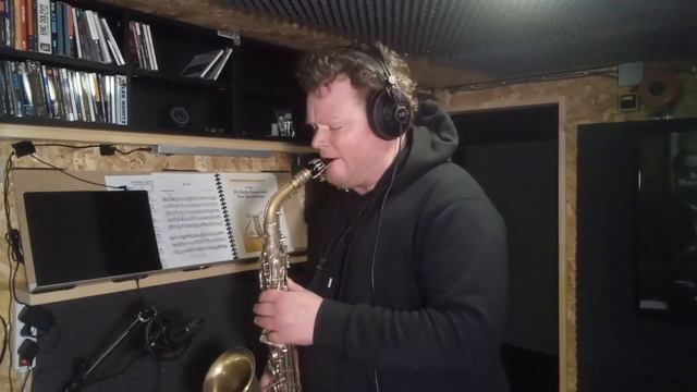 The World Is Not Enough (David Arnold), saxophone cover смотреть онлайн