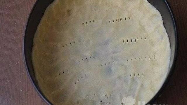 Открытый вишневый пирог