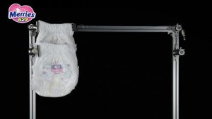 Merries трусики-подгузники: легко надевать